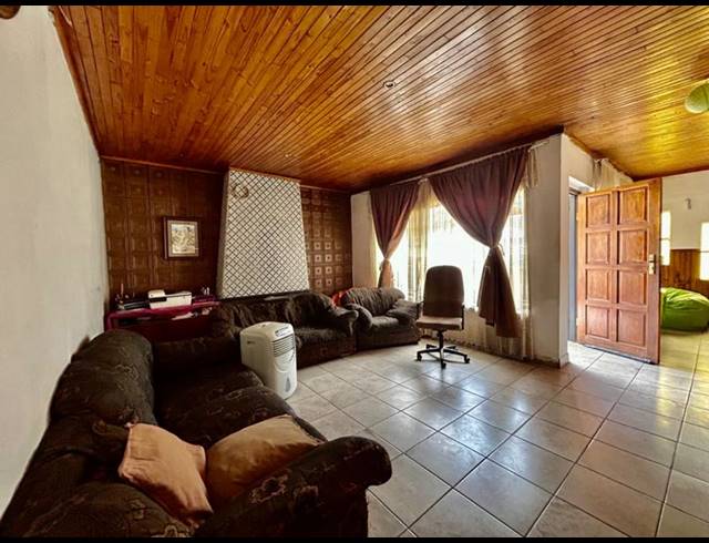 3 BEDROOM HOUSE FOR SALE IN VANDERBIJLPARK CE 2